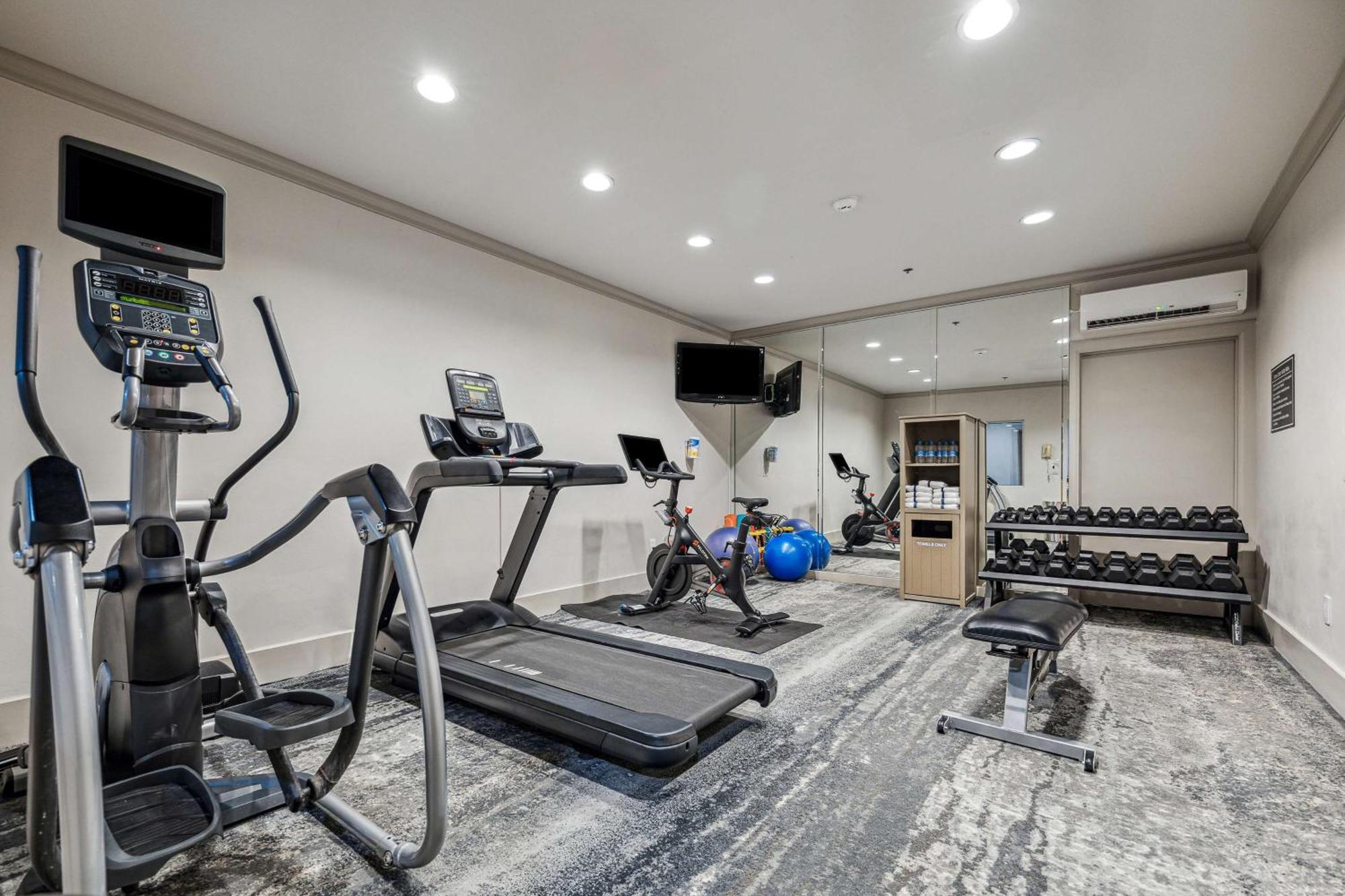 Western Downtown & Hotel 3*